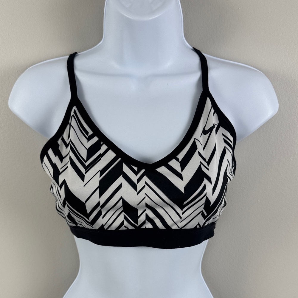 ✨3/$25✨ Nike Stylish Black and White Women's Sports Bra - L